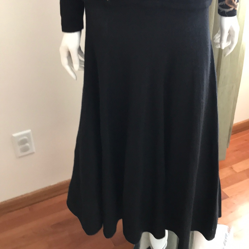 Black knit skirt